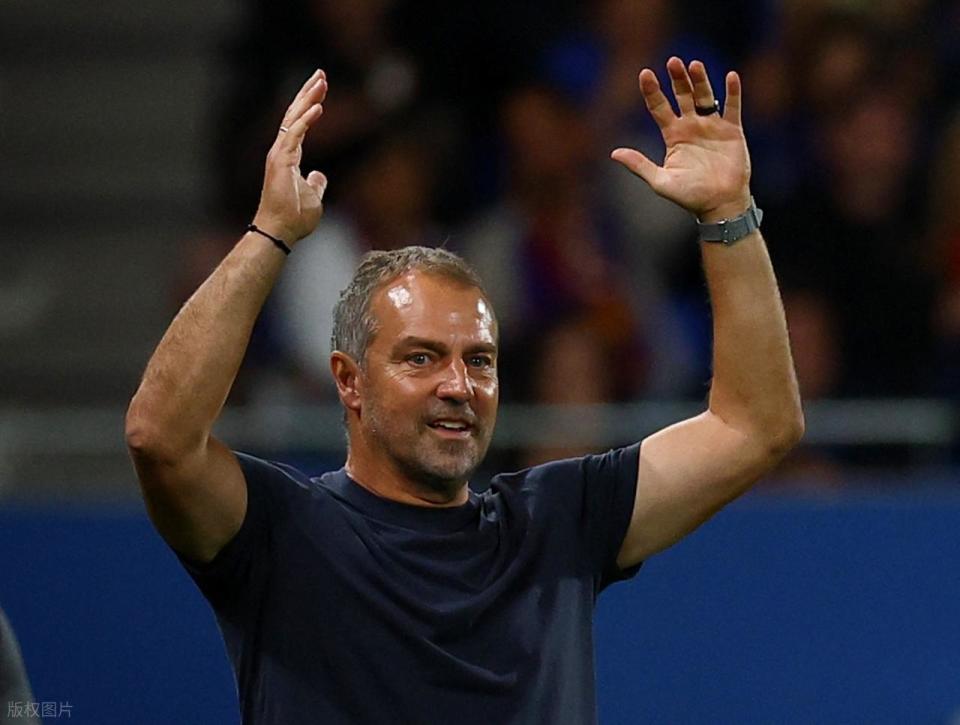 fAeMK, src, 队迎来了西