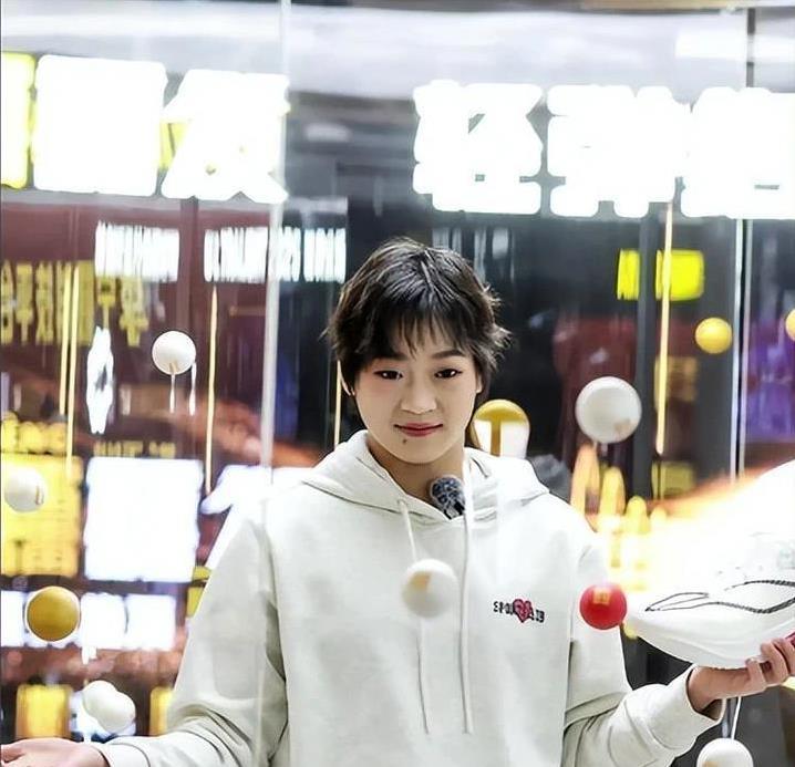 岁的她, 她选择沉默