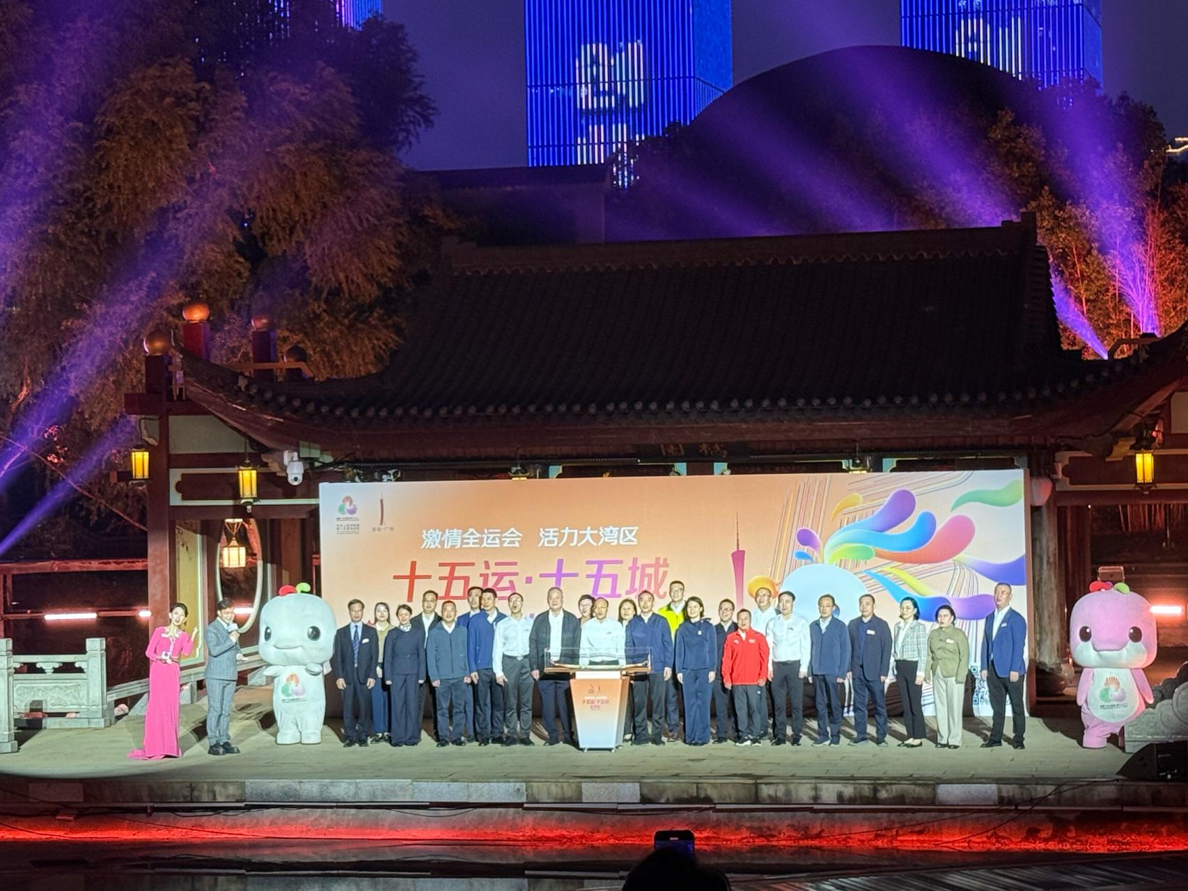 长沙站圆满, 日均百趟列, alt 长沙站圆满, 日均百趟列, alt